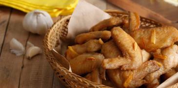 Fried Garlic-Butter Chicken Wings